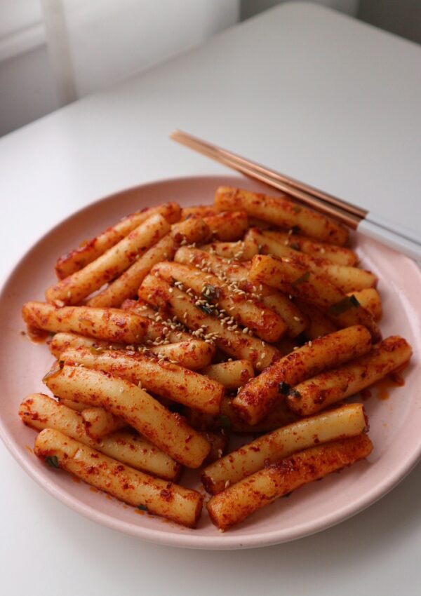 From the Streets of Seoul: Easy Gireum Tteokbokki – Rice Cakes in Chili Oil